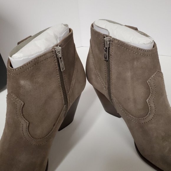 NEW FRYE REINA BOOTIE:TAUPE SUEDE ANKLE BOOTS‎ - Picture 7 of 10